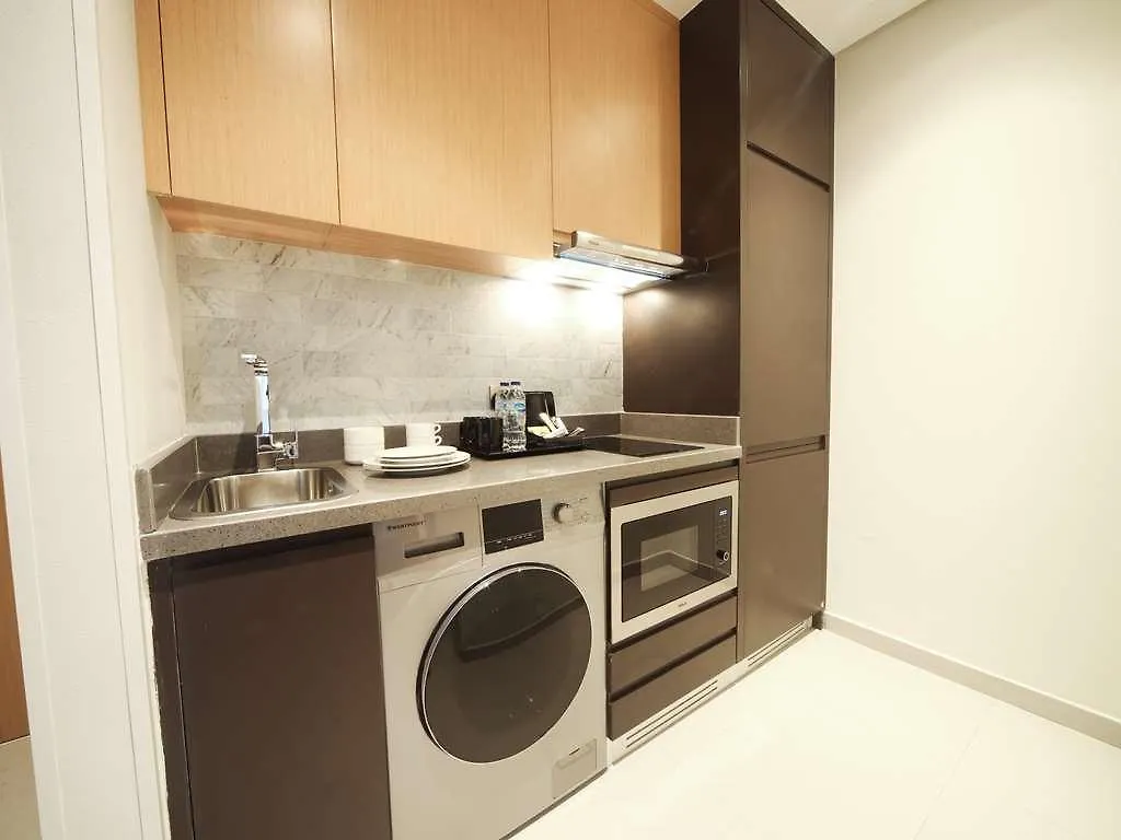 Adagio Jumeirah Village Triangle Dubai 4*,